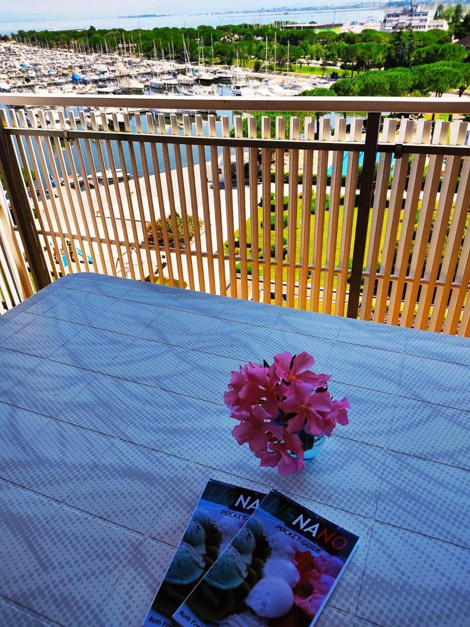 Signora Ruth - Aprilia Residence Aprilia Marittima Luaran gambar