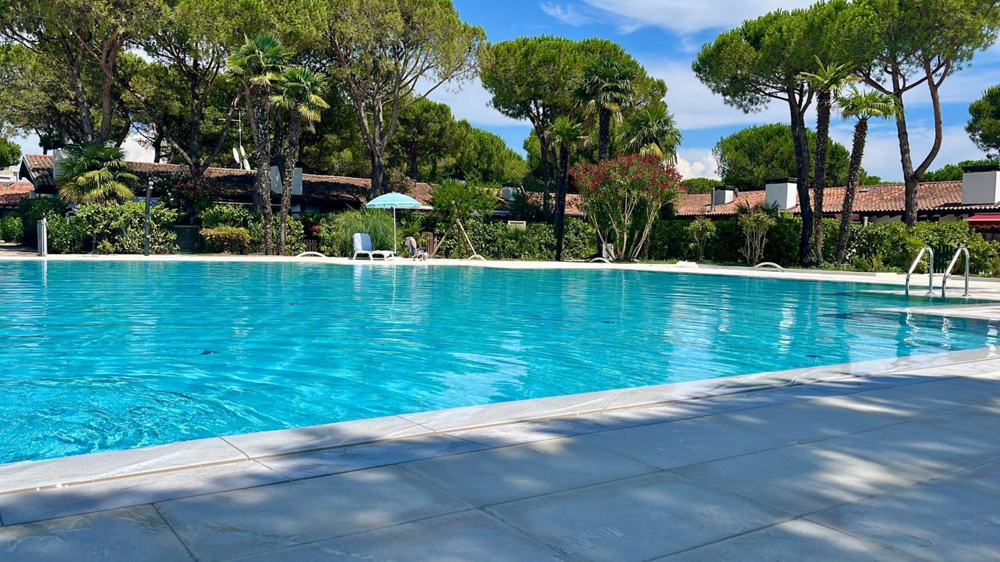 Signora Ruth - Aprilia Residence Aprilia Marittima Luaran gambar